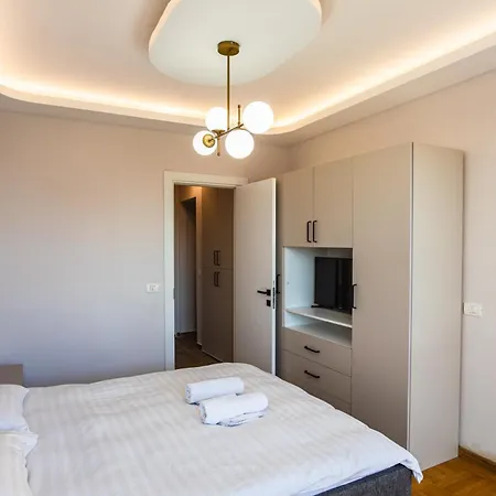Apartment On Magheru Boulevard